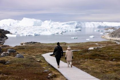 floating icebergs; Photo source: edition.cnn.com. Photographer: Unknown