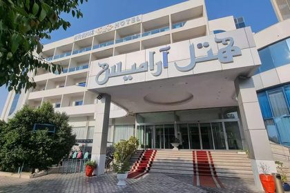 Entrance to Aramis Kish Hotel; Photo Source: kishtafrihat.ir; Photographer: Unknown