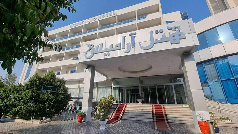 Entrance to Aramis Kish Hotel; Photo Source: kishtafrihat.ir; Photographer: Unknown