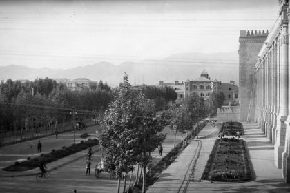 Historical photo of Mashakh Square in Tehran during the Pahlavi period