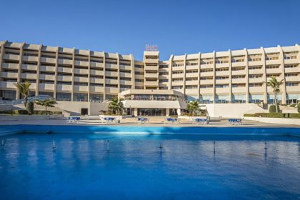 Shayan hotel entrance; Photo source: Shayan Kish Hotel website; Photographer: Unknown