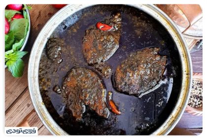 Eating traditional food in the best Bushehr restaurant