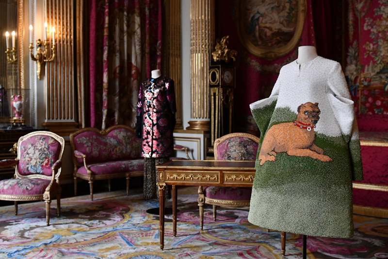 A cat -design shirt at the Louvre Museum in Paris