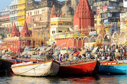 Travel Guide to Urban Varanasi Next to the Gang River in India
