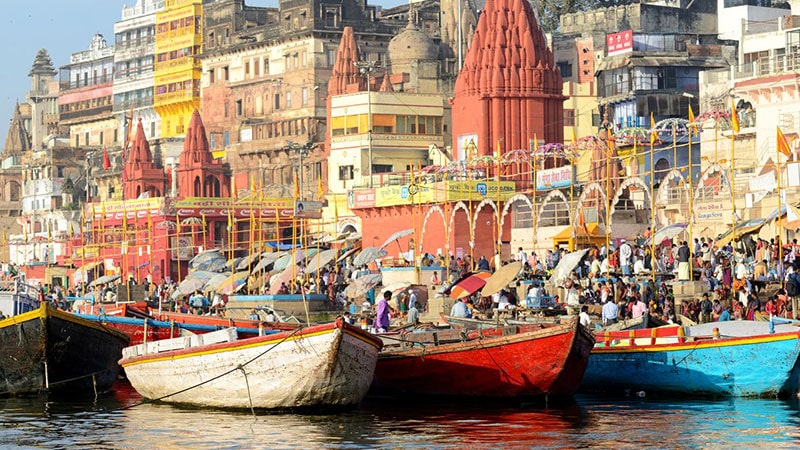 Travel Guide to Urban Varanasi Next to the Gang River in India