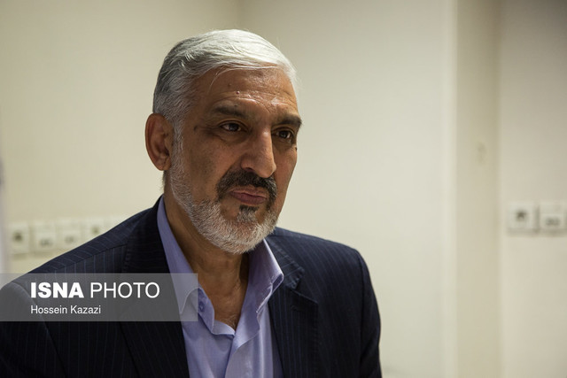 When a reporter shouts protest in the position of a human being