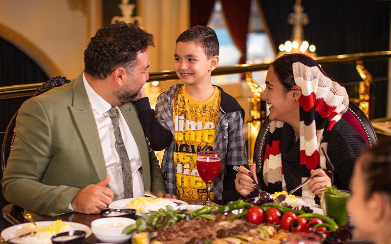 Recording fragrant and tasteful memories with a variety of Iranian and Farangi menu