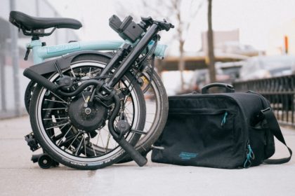 folding bike with bag; Photo source: xvkdfashion.shop site. Photographer: Unknown