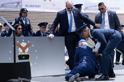 last landing; The end of Biden's gaffes on the steps of