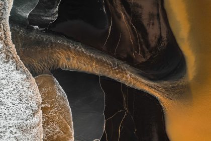 aerial photo of the coast of Iceland; Photo source: 121clicks.com; Photographer: Tom Hagen