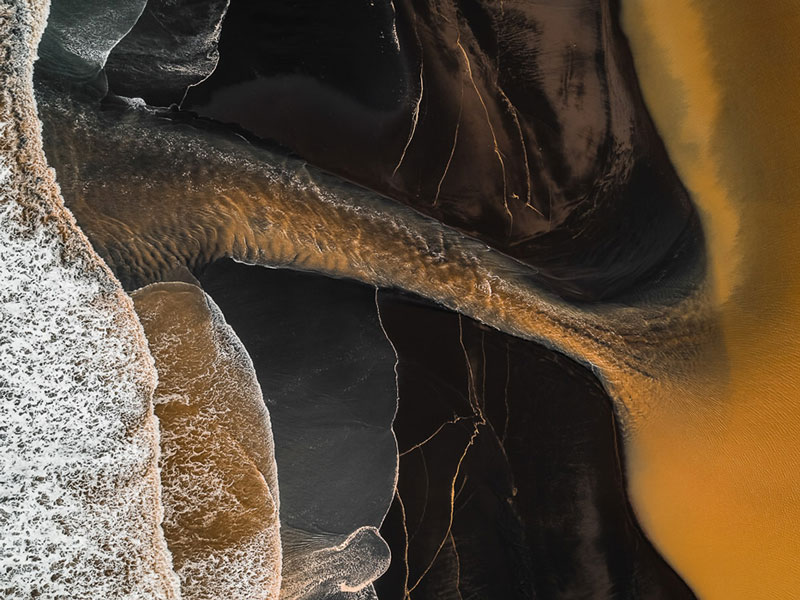 aerial photo of the coast of Iceland; Photo source: 121clicks.com; Photographer: Tom Hagen