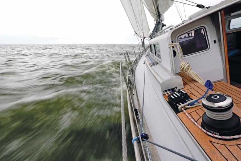 Rope and boating equipment at sea; Photo Source: Sailmagazine.com. Photographer: Unknown