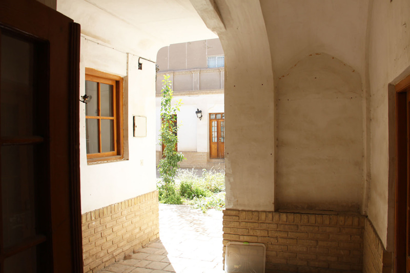 The corridor of the Tadin House in Semnan; Source: Arya Heritage; Photographer: Ehsan Varamini