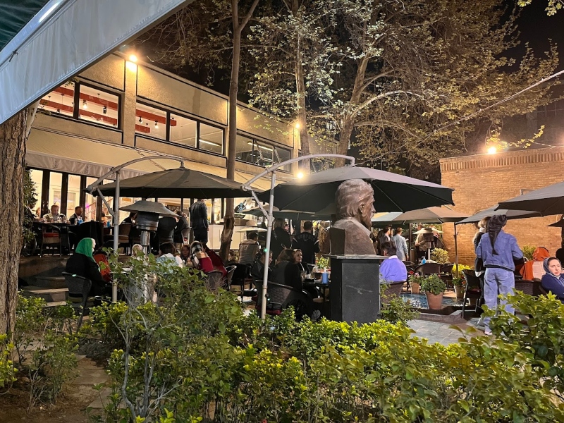 Cafe Cafe Chariz; Photo Source: Cafegarditehran.com. Photographer: Unknown