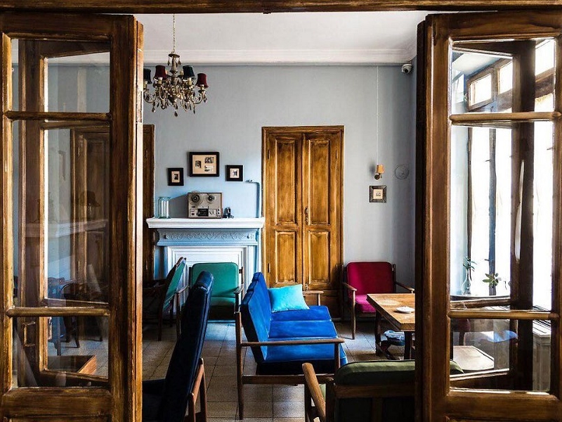 Old Decoration of Cafe Home 1307; Photo Source: Cafeyab.com. Photographer: Unknown