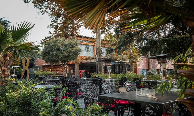 Open space of Cafe Bisim Lange; Photo Source: kite.ir. Photographer: Unknown