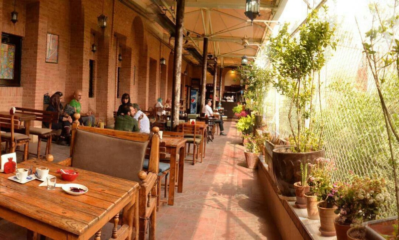 Open space of the Ivan café; Photo Source: Mag.fidilio.com. Photographer: Unknown