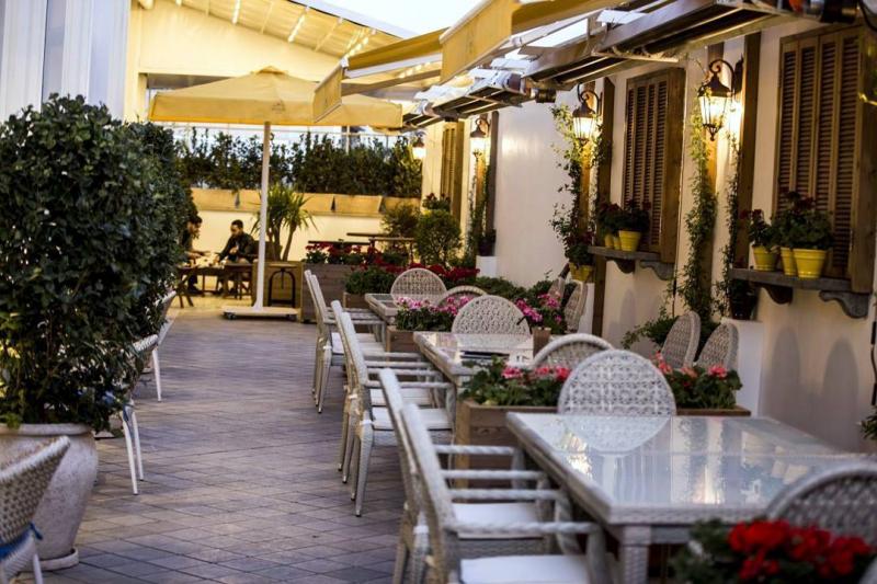 Open space of Dorsa Coffee Shop; Photo Source: Cafeyab.com. Photographer: Unknown