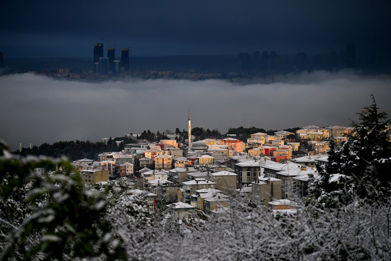 A view of the Bosphorus Strait in Istanbul in a foggy morning; Photo Source: Theguardian; Photographer Name: ISA TERLI