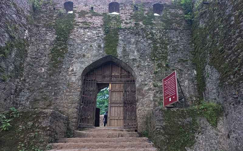 At the entrance of Rudkhan Castle, Photo Source: Google Map, Photographer: Mojtaba Zali