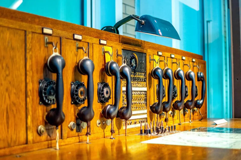 The old device of the telephone operator; Photo Source: Talkroute, Photographer: Unknown