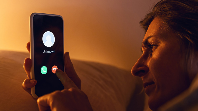 Call anonymous number on mobile; Photo Source: Maltatodu, Photographer: Unknown