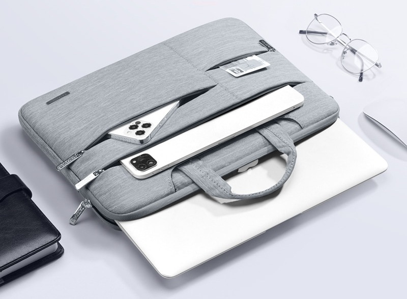 Laptop Bags with Many Coasts. Photographer: Unknown