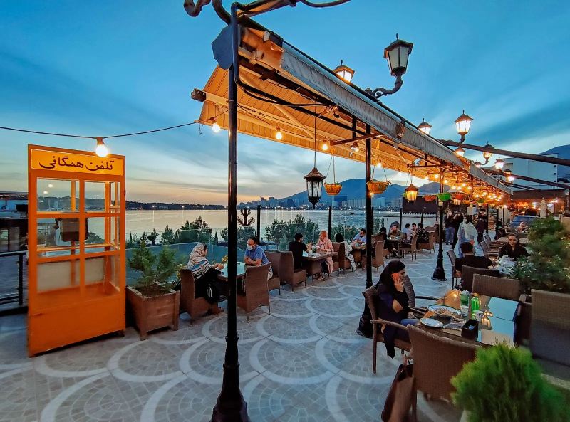 The café in Tehran at night. Source: Cafeshemroon.com website; Photographer: Unknown