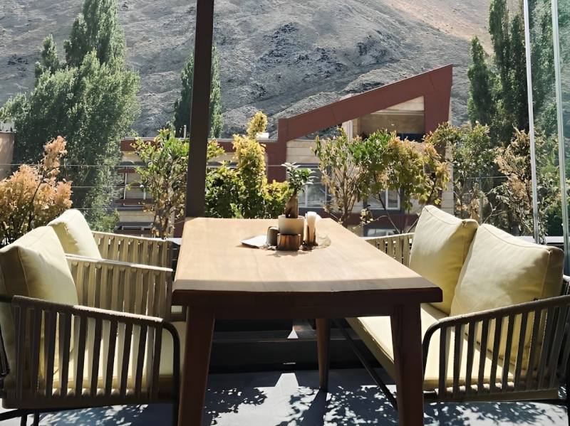 Ruff Garden Mate Cafe. Source: Cafegarditehran.com Website; Photographer: Unknown