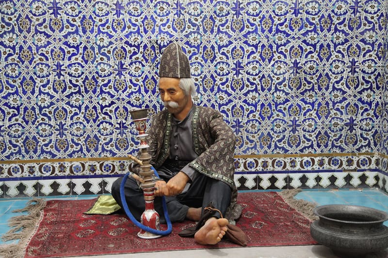 A statue of a man in Qajar and hookah in Ganjali Khan Bath; Photographer: Mohammad Shojaee