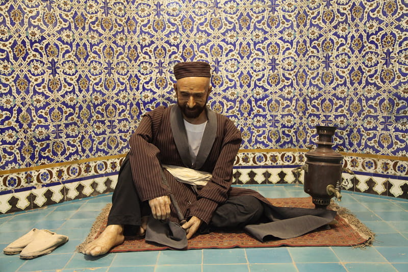 A statue of a man next to Samavar in Ganjali Khan Kerman bath; Photographer: Mohammad Shojaee
