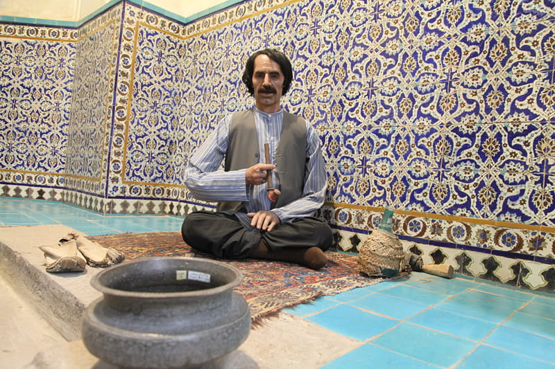 Statue of a man with a pip in the Ganjali Khan Kerman bath; Photographer: Mohammad Shojaee