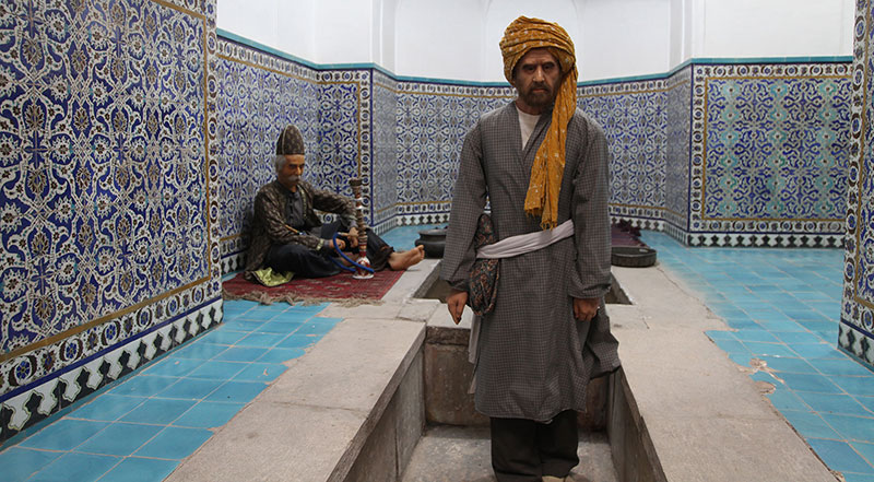 A statue of a man with a yellow dastard in Ganjali Khan Kerman bath; Photographer: Mohammad Shojaee