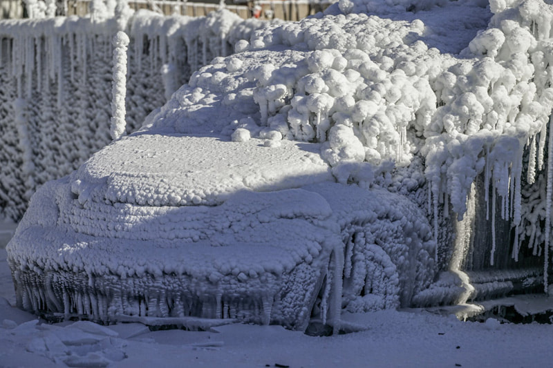 Emergency cold of Edmonton, Canada and Car Flasses; Photo Source: Theguardian; Photographer Name: Artur Widak