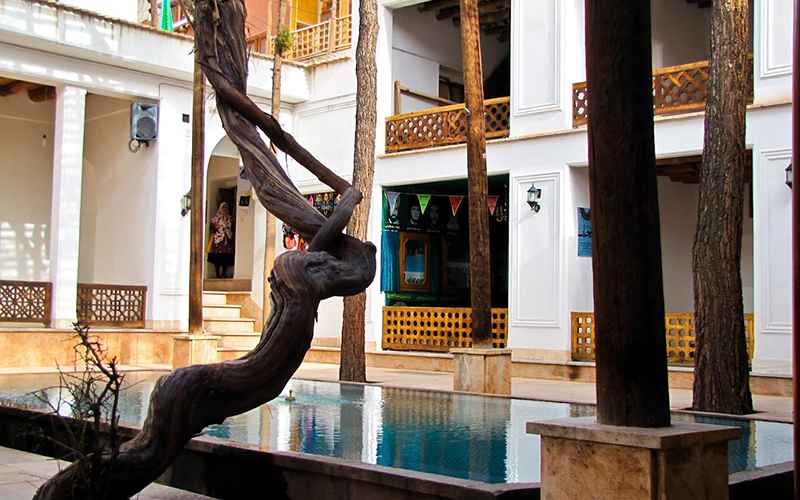 Imamzadeh Abyaneh Yard, Photo Source: Google Map, Photographer: Saeed Moyidi