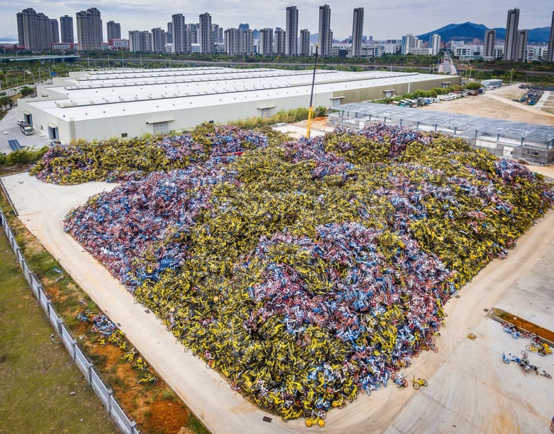 Abandoning shared bikes in China; Photographer: Unknown