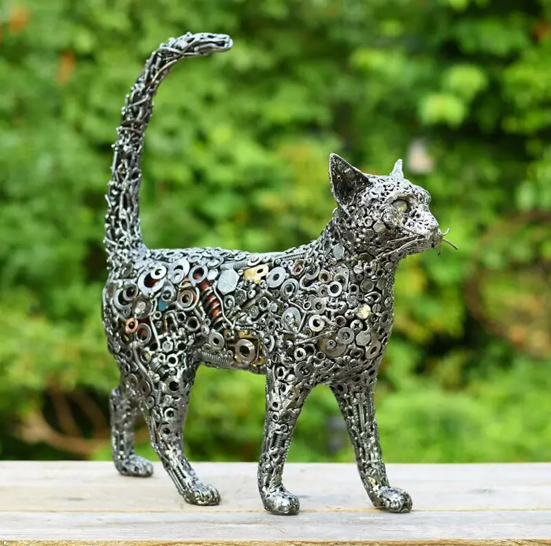 Cat sculpture with recycled materials