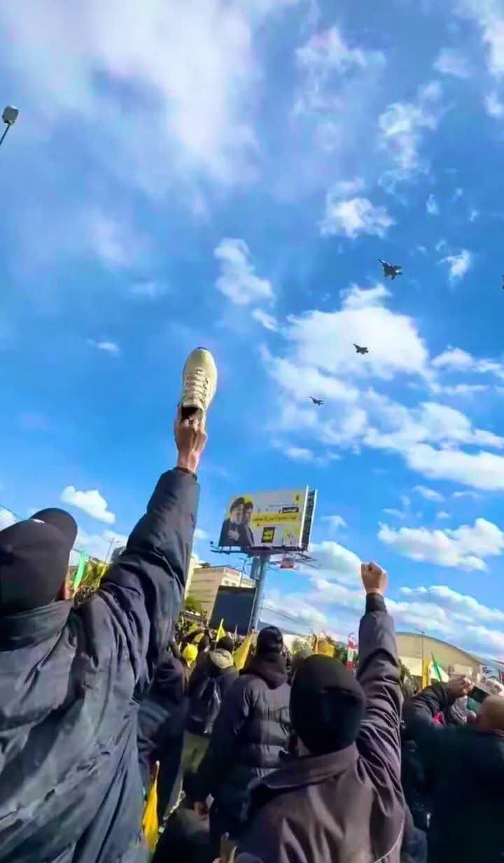 Crossing the fibers with F -Jets!