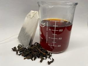 Tea brewing reduces lead inside water