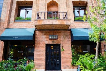 Entrance to the Diamond cafe; Photo Source: Cafeyab.com. Photographer: Unknown