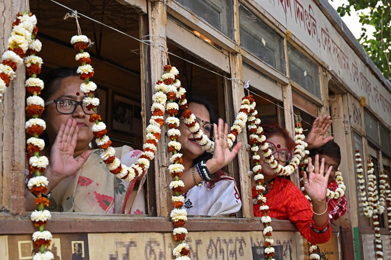 Celebrating the 5th anniversary of the first tram launched by the Calcutta tram; Photo Source: Theguardian; Photographer Name: Dibyangshu Sarkar