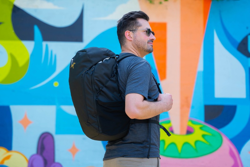 The backpack of the arcx brand with multiple compartments. Source: Packhacker.com website; Photographer: Unknown