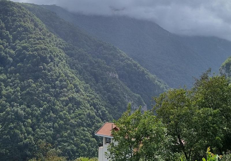 Villa in the forest of two thousand; Photo Source: Googlemaps; Photographer: Hosein sajadi