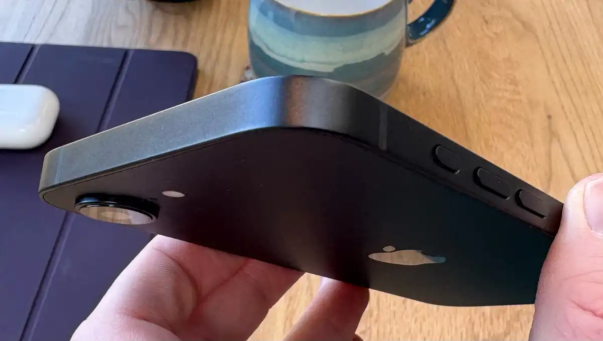 iPhone-16-review-edge Apple iPhone 16e