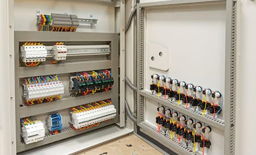 Examples of tourism centers that have benefited from these technologies