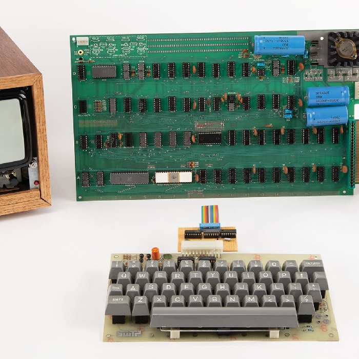 An Apple-1 computer sold at auction for $ 375,000