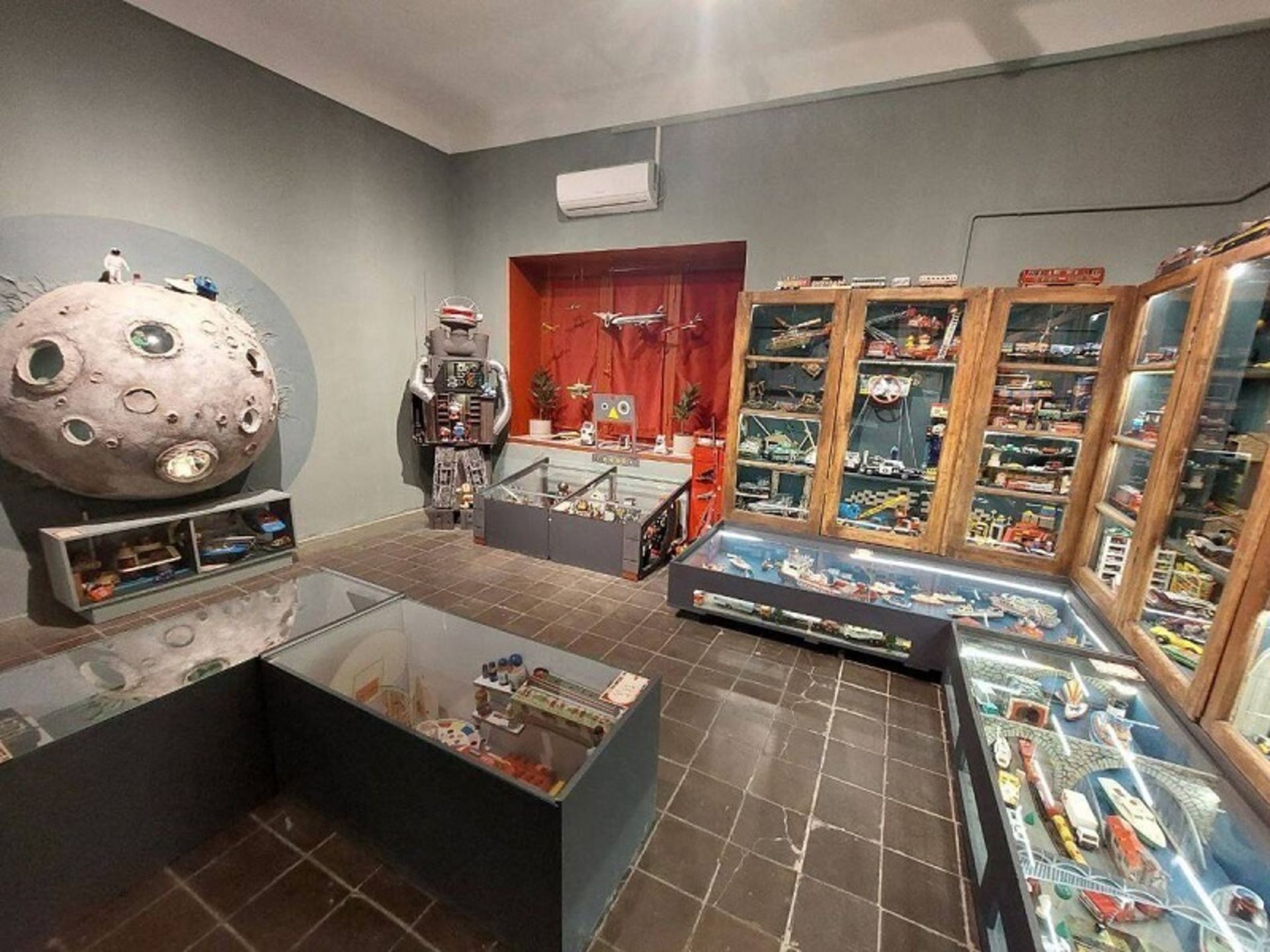 Tehran Toy Museum in Lolagar Alley