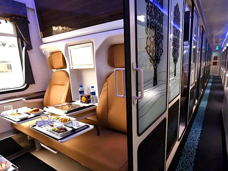 Reportage reasons for the popularity of Fadak train on Tehran to Mashhad