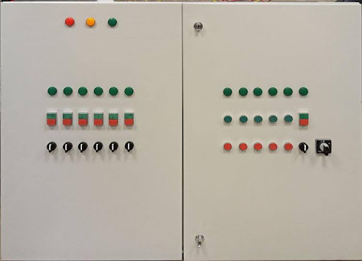 Pool power panel; Improving the performance of pools in recreational centers