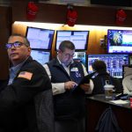 The strange narrative of the White House of Trump's woven; From maximum pressure to paper straws